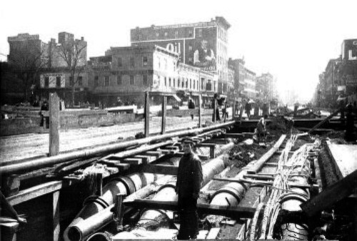 SMALL WATER MAINS BETWEEN STREET SURFACE AND SUBWAY ROOF, SUBSTITUTED FOR ONE LARGE MAIN—125TH STREET AND LENOX AVE.