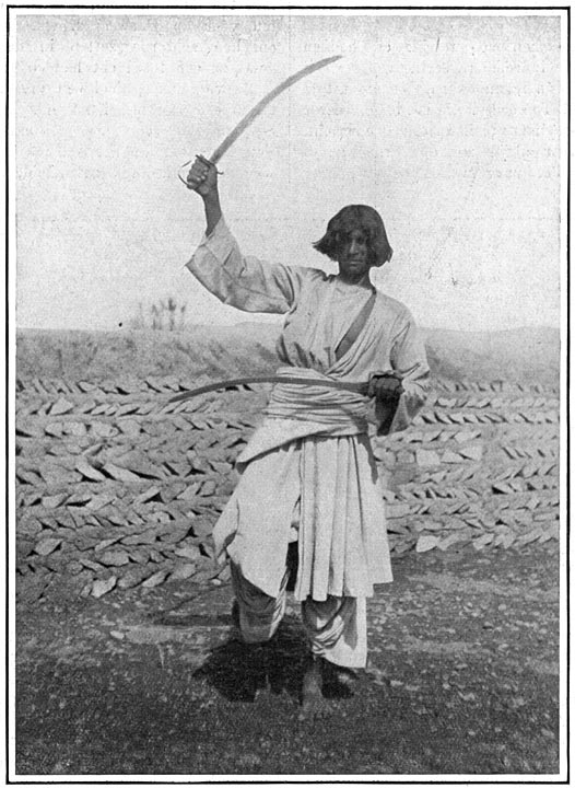 Een zwaarddanser van den Khattakstam.