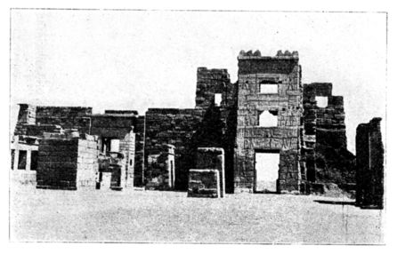 Pavillon de Ramsès III, à Medinet Habou.