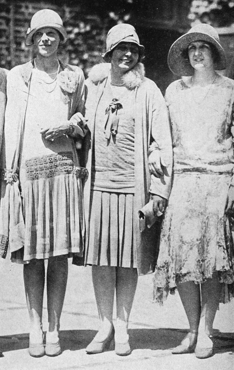 Photo full outdoor shot of standing Earhart, Rasche, and Nichols