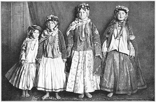 Zigeunervrouwen uit Zuidoost-Perzi&euml;