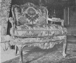 This Louis XV berg&egrave;re is especially interesting as it
shows the broad seat made to accommodate the full dresses of the
period