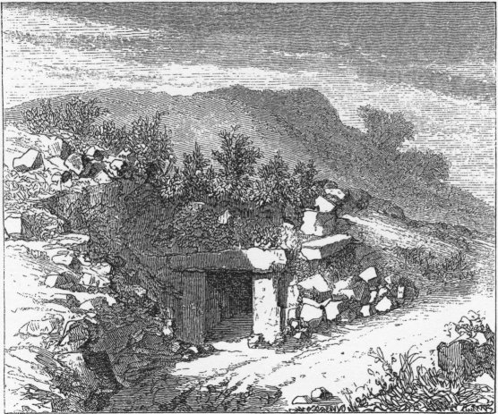 37. Entrance to the Tumulus of Gavr' Inis.