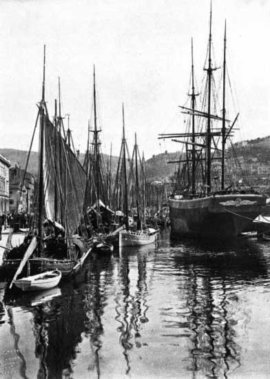 WINE-BOATS IN THE FIUMARA CANAL, FIUME
