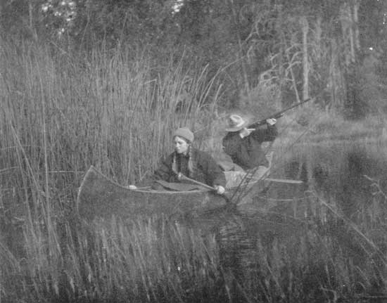 Canoeing and duck shooting may be combined on the
Deschutes