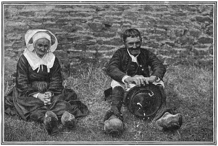 Twee oudjes te Ch&acirc;teauneuf-du-Faou.