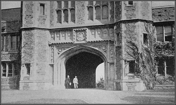 The entrance to the University&mdash;St. Louis