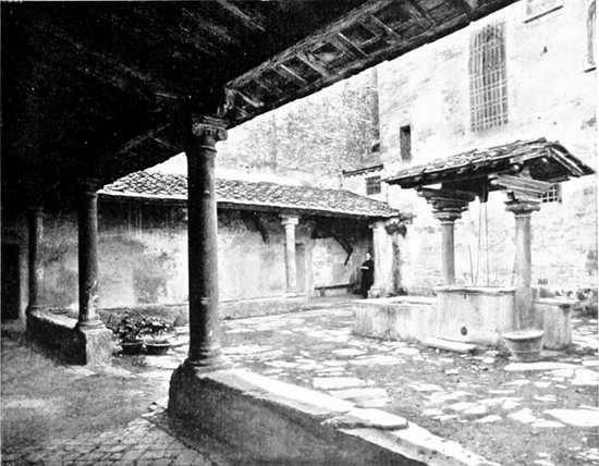 PERETOLA &mdash; IL CHIOSTRO DELLA CHIESA DI S. MARIA (SEC. XV). (Fot. Alinari).