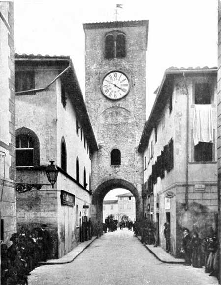 CASTELFRANCO DI SOTTO &mdash; TORRE DELLE CAMPANE. (Fot. I. I. d'Arti Grafiche).