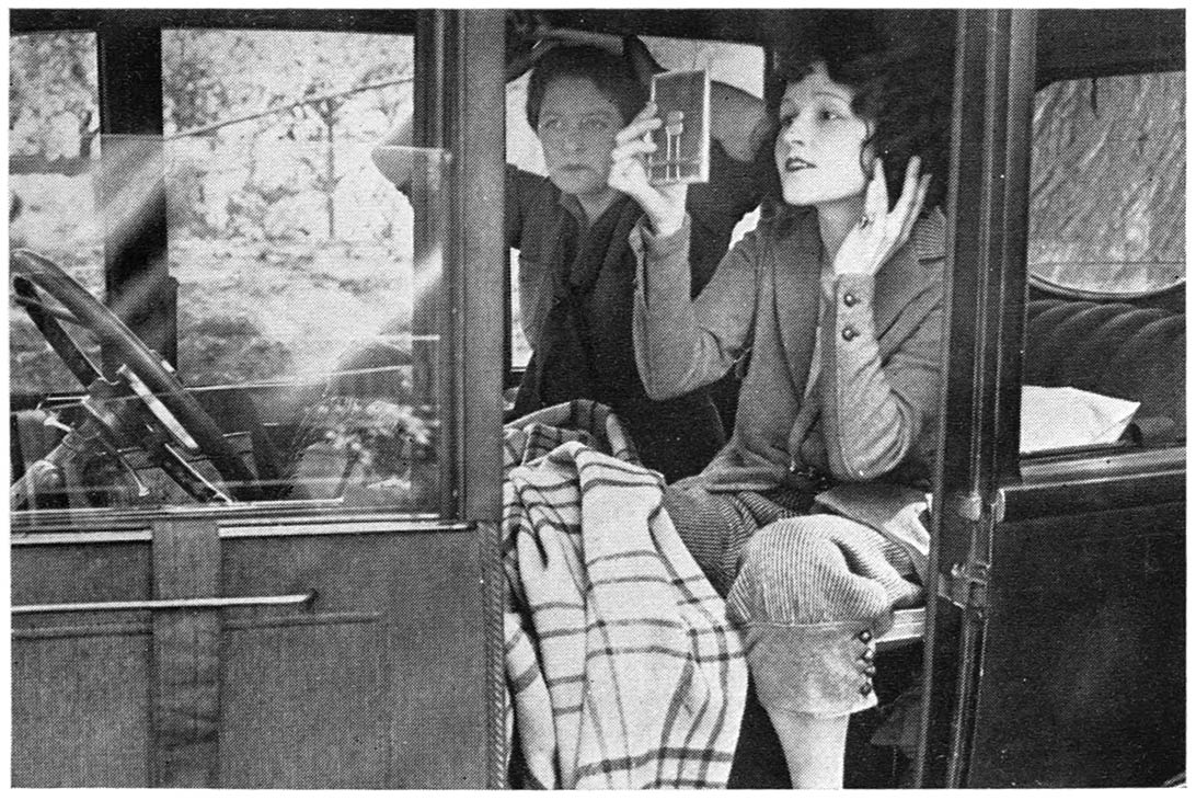 Two views of the Foldaway bed for Ford sedans; above,
showing it in use for the night, and below, serving as a
part of a dressing room